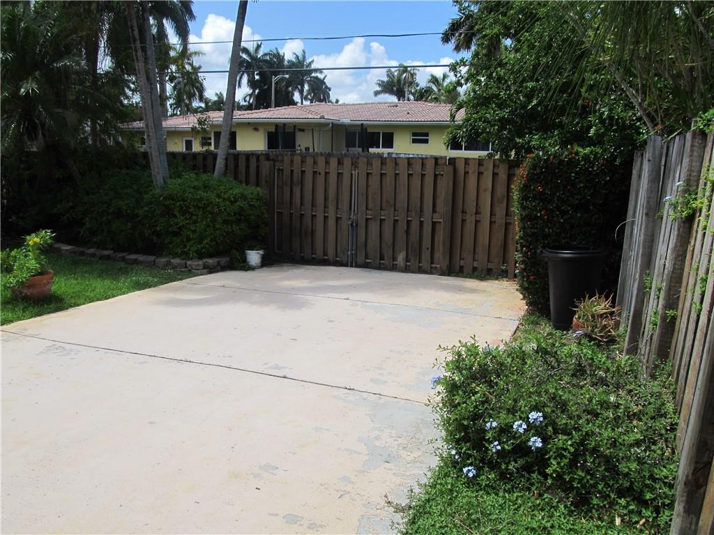 HOLLYWOOD LAKES SEC - Residential