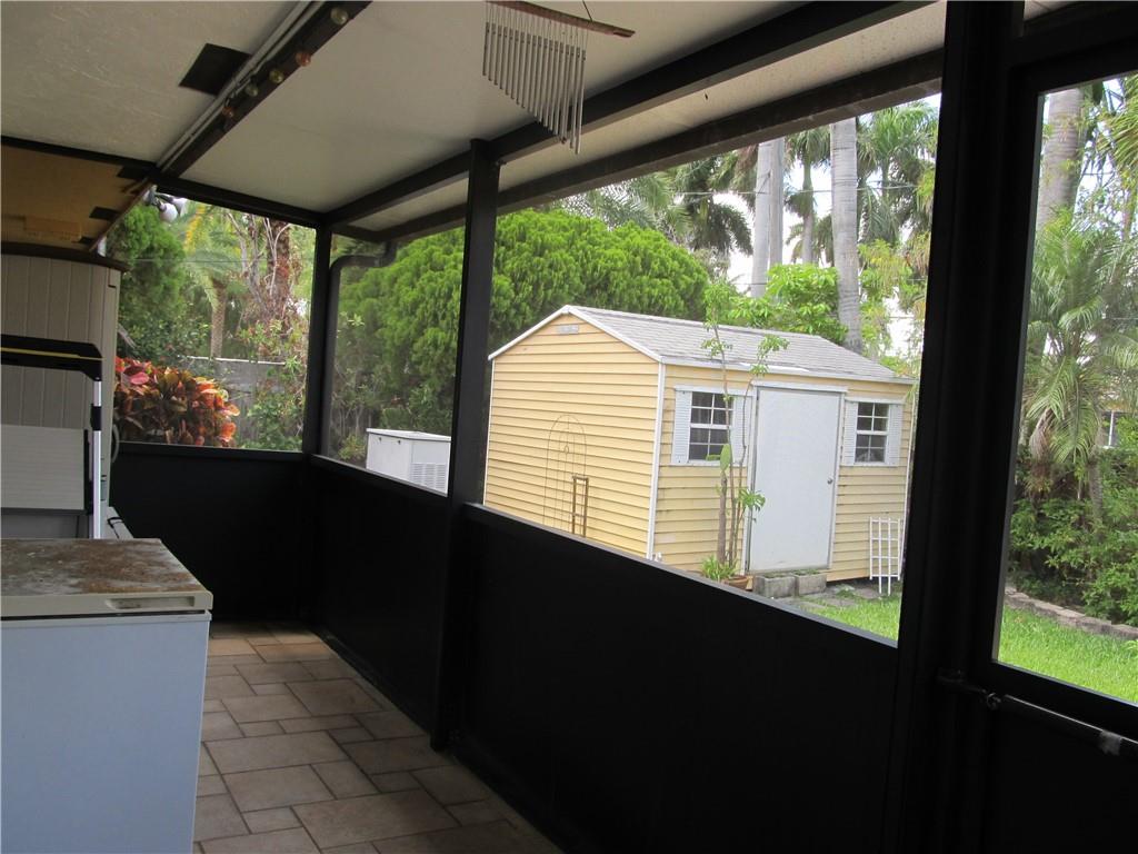 HOLLYWOOD LAKES SEC - Residential