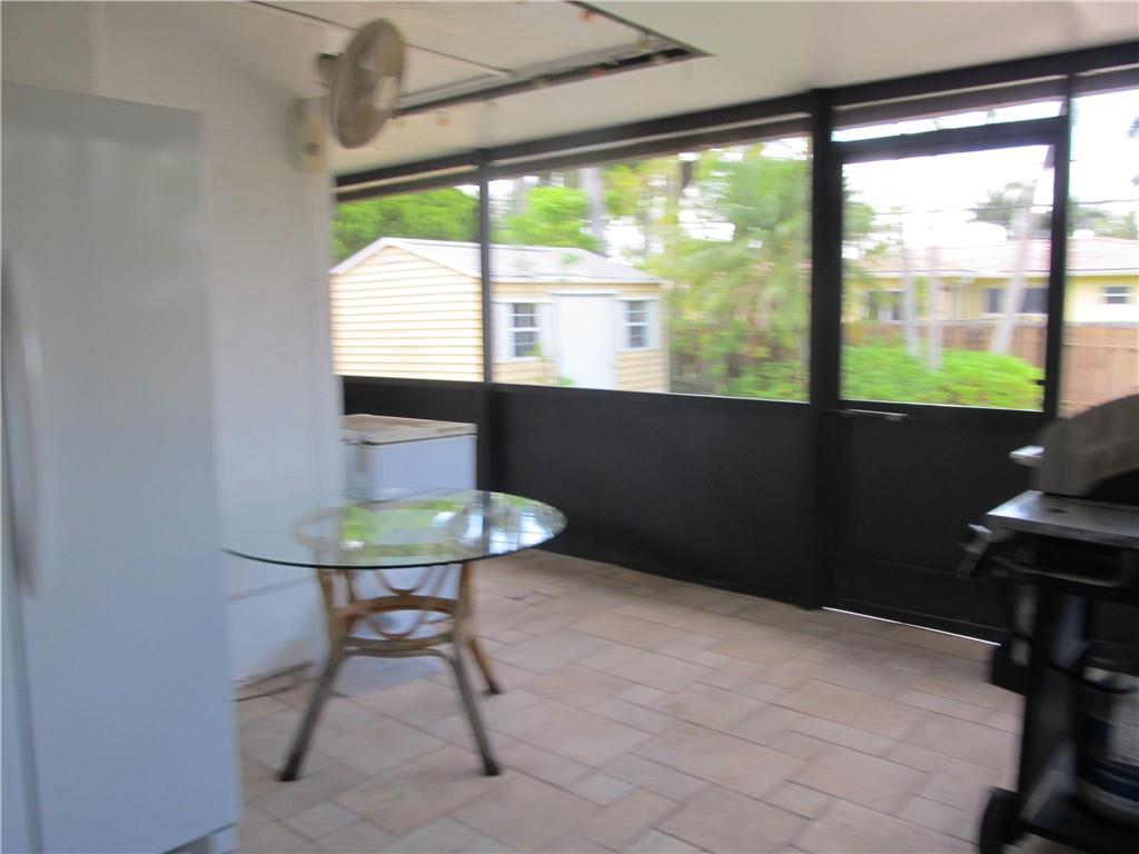 HOLLYWOOD LAKES SEC - Residential