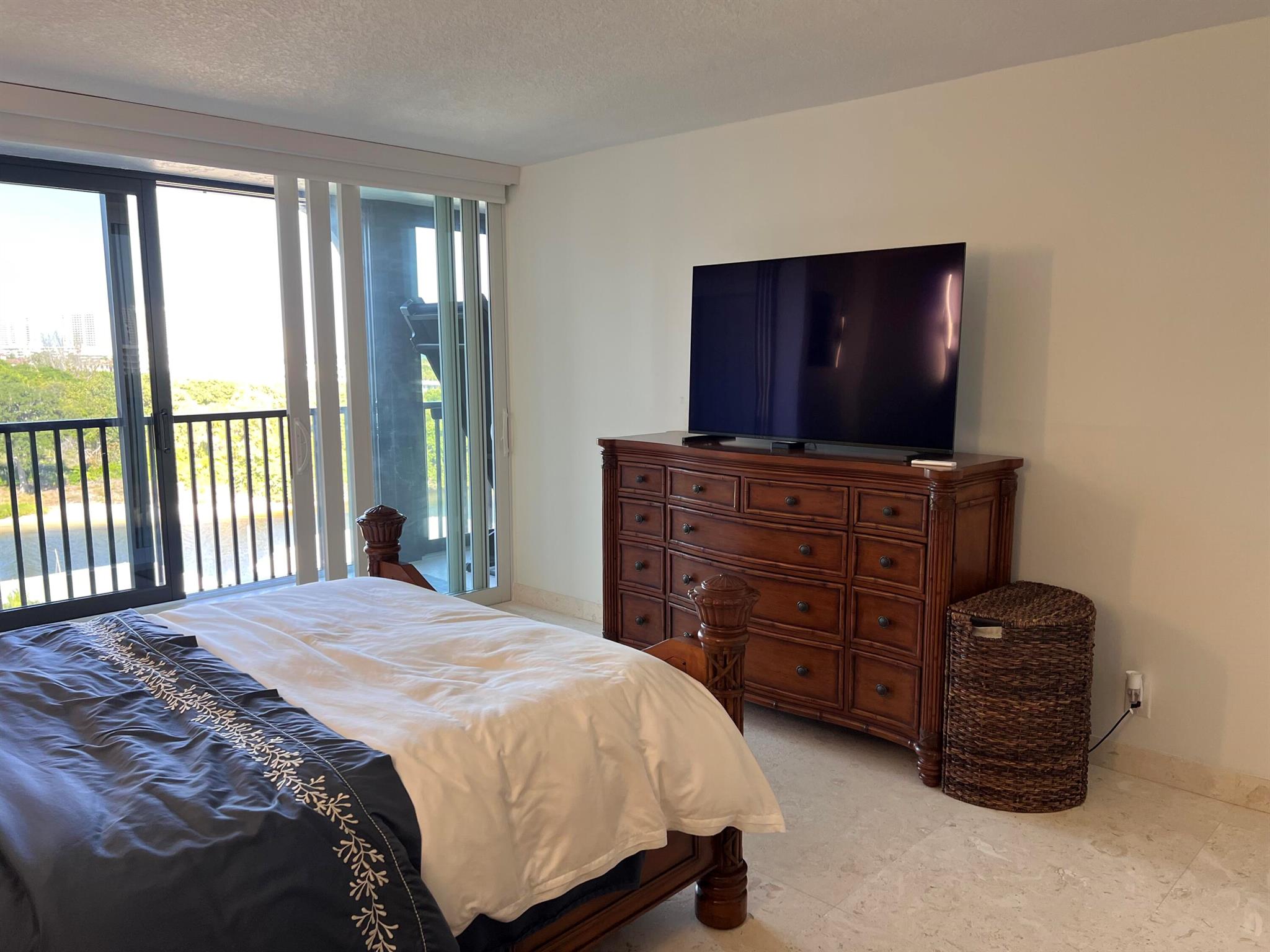 HILLSBORO LANDINGS CONDO - Residential Lease