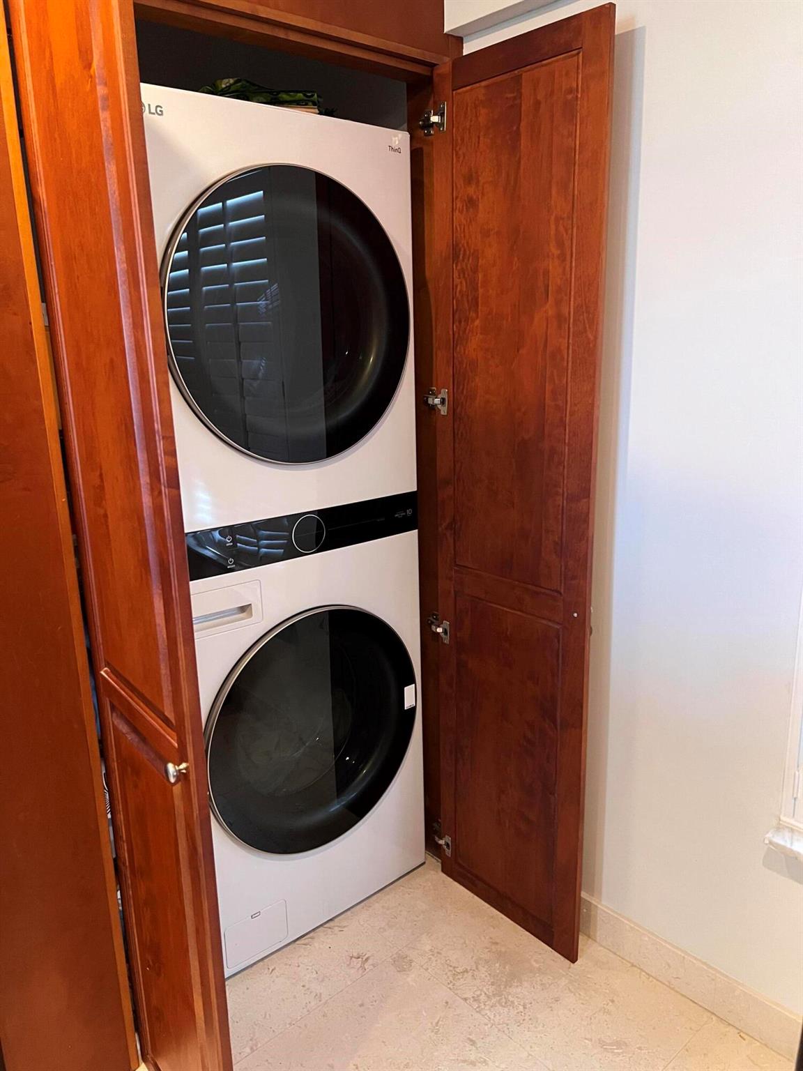 HILLSBORO LANDINGS CONDO - Residential Lease