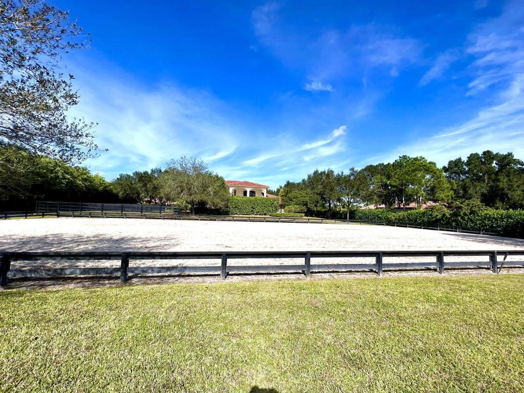 2957 Appaloosa Trail N