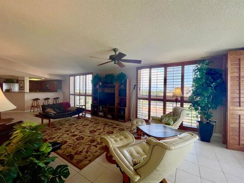 A home in Hutchinson Island