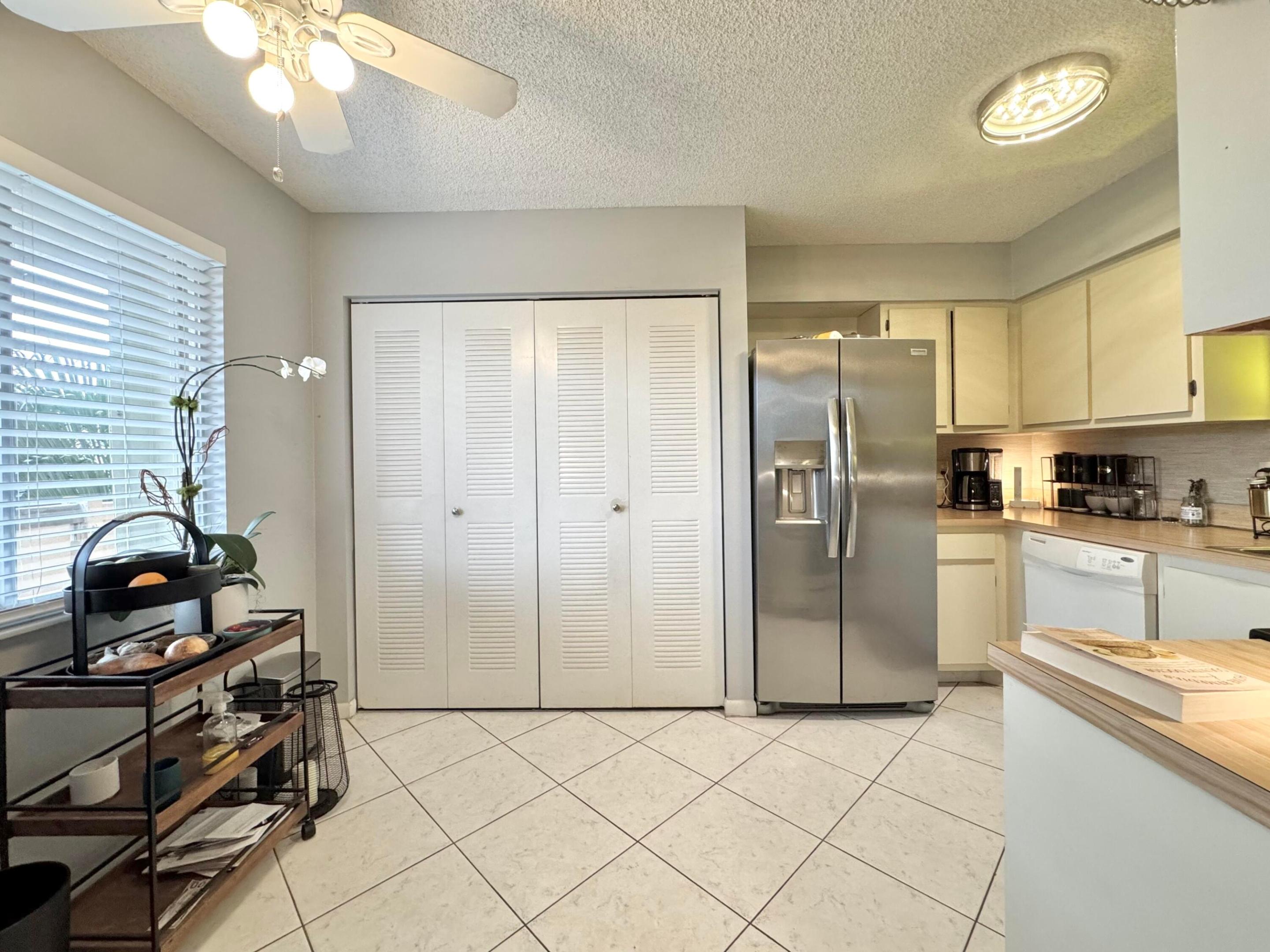 HUNTINGTON LAKES SEC TWO CONDOS - Residential