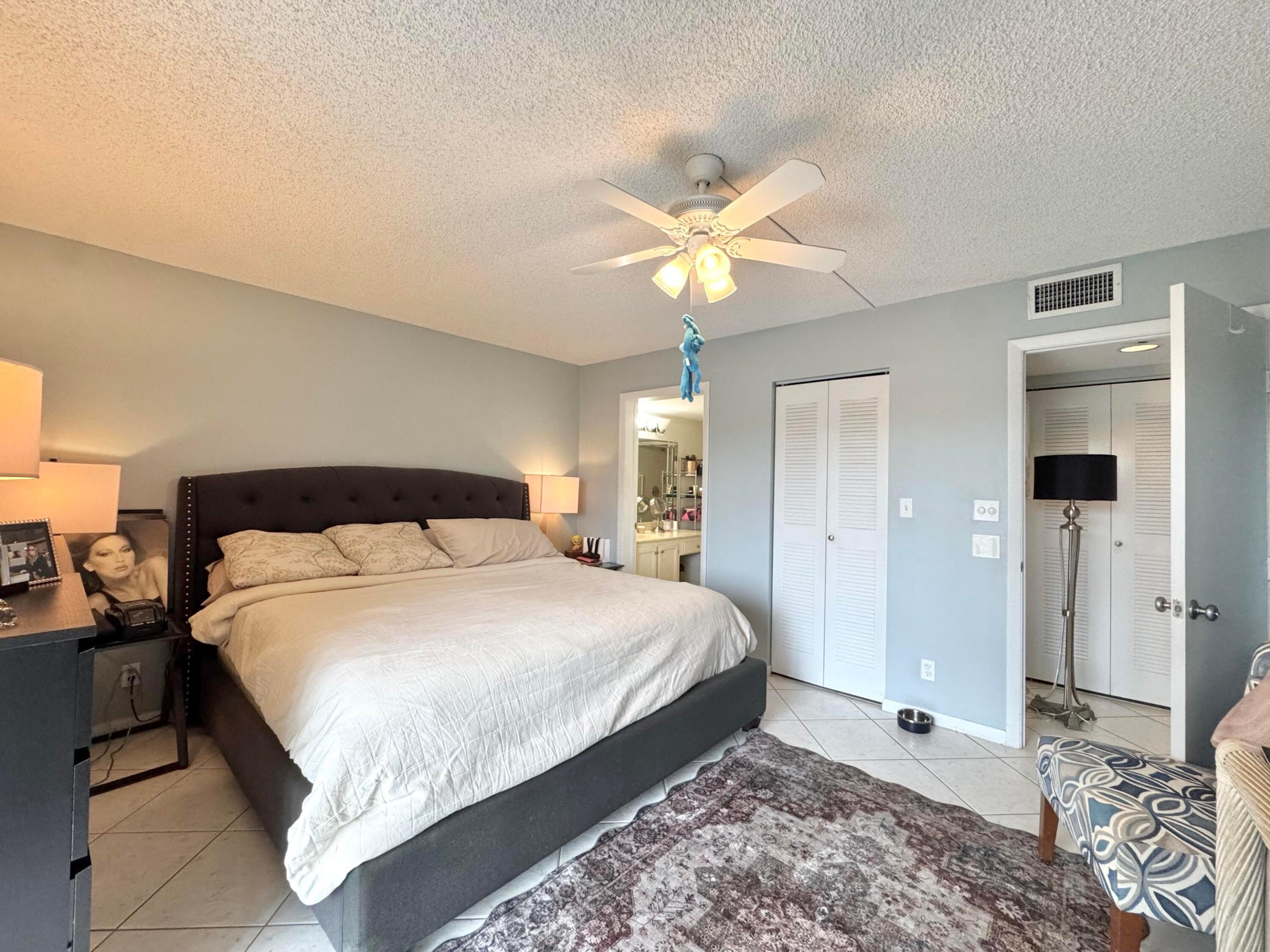 HUNTINGTON LAKES SEC TWO CONDOS - Residential