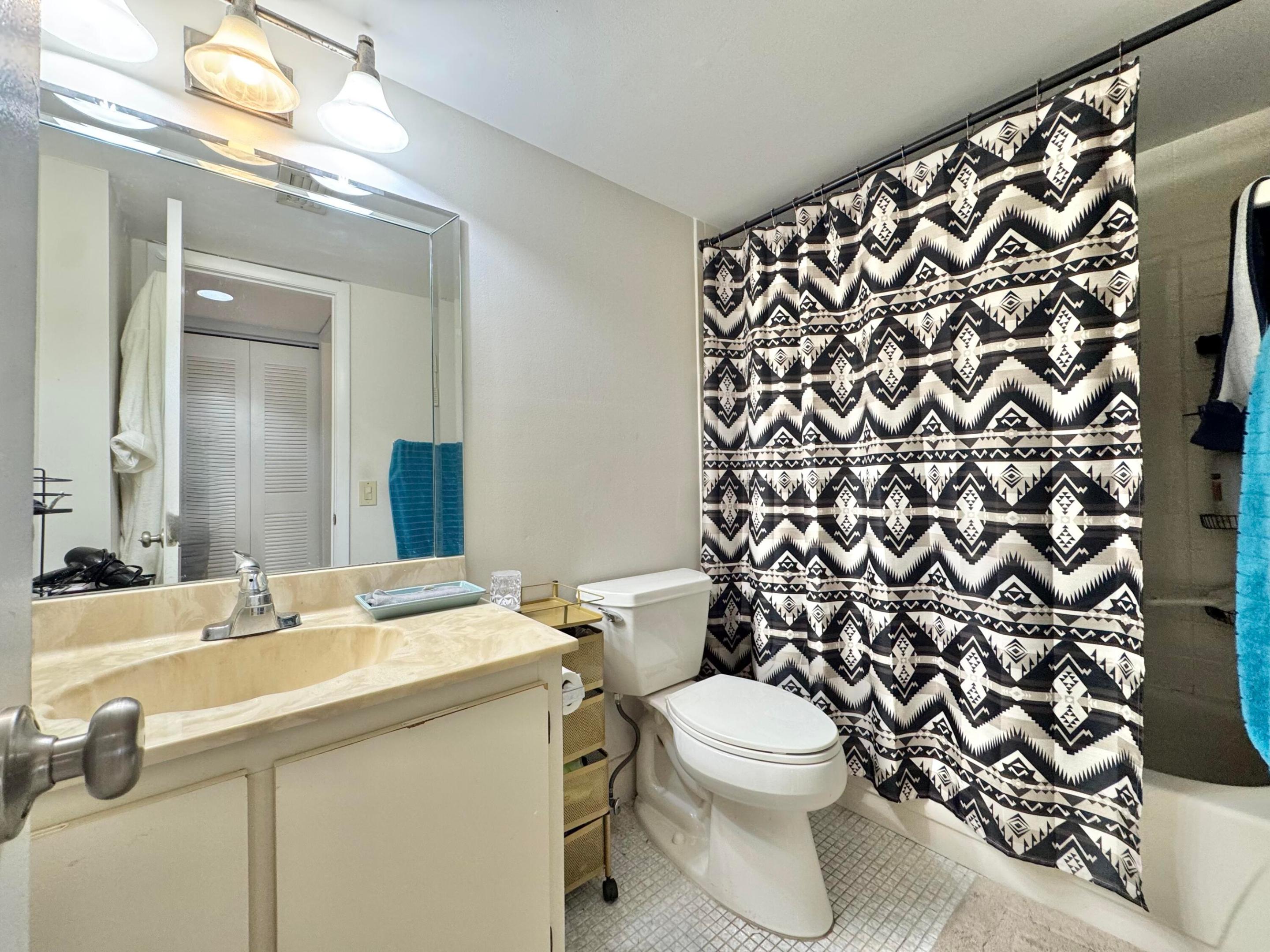 HUNTINGTON LAKES SEC TWO CONDOS - Residential