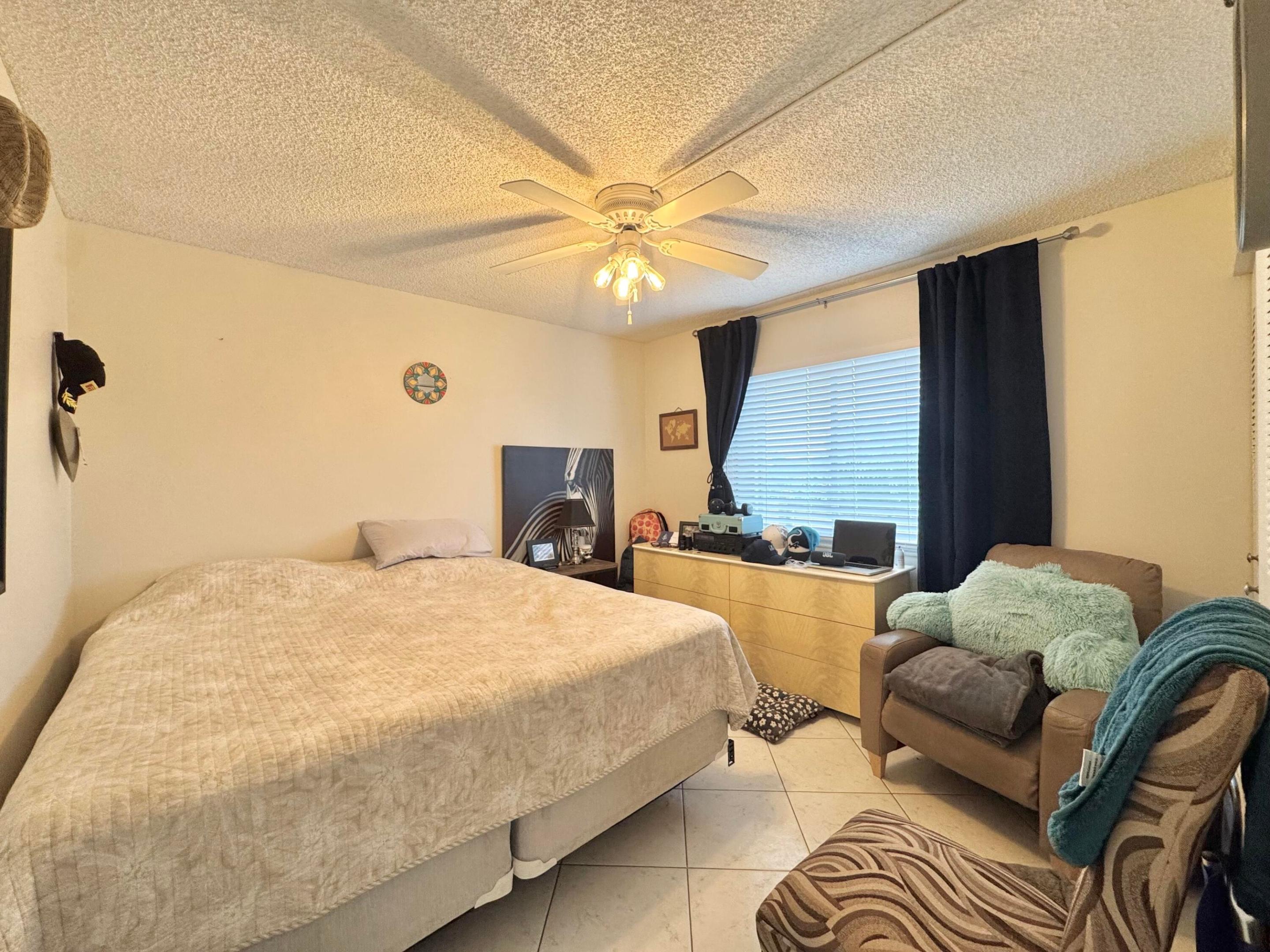 HUNTINGTON LAKES SEC TWO CONDOS - Residential