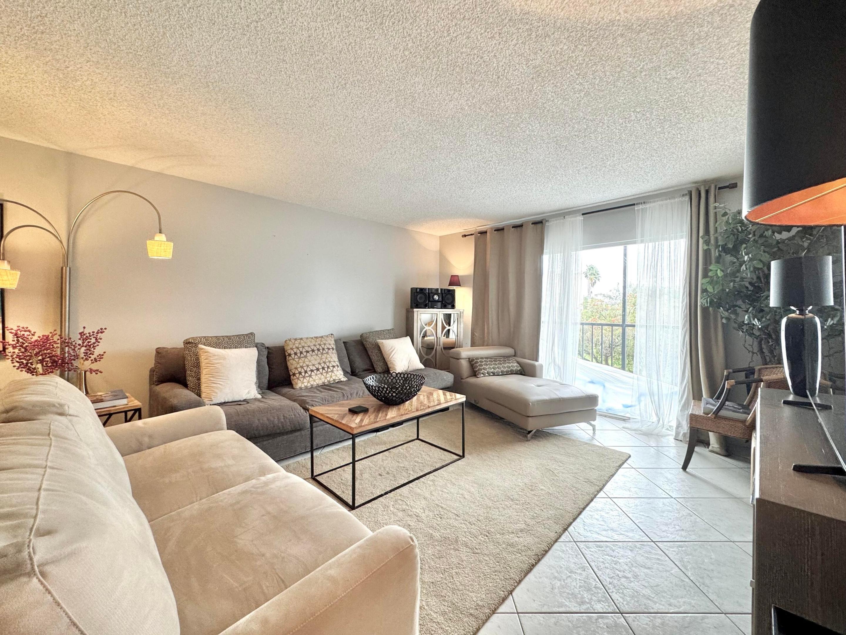 HUNTINGTON LAKES SEC TWO CONDOS - Residential