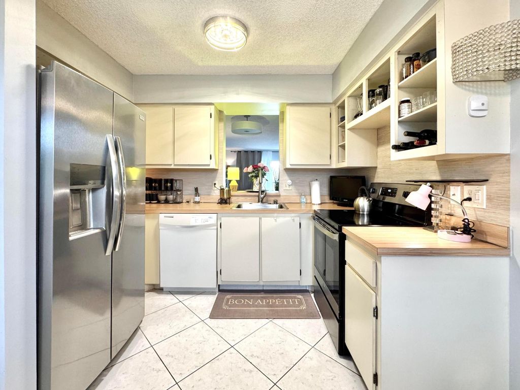 Photo of 7006 Huntington Lane, Delray Beach, FL 33446 (MLS # B26021159)
