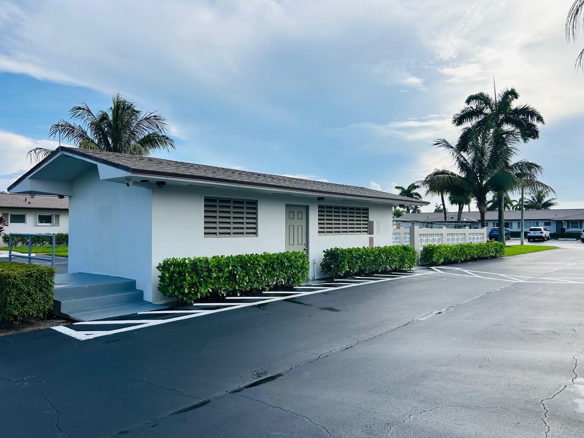 CRESTHAVEN VILLAS 15 CONDO - Residential