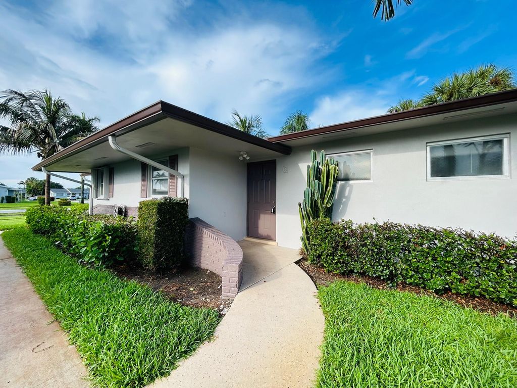 Photo of 2805 Crosley Drive E #G, West Palm Beach, FL 33415 (MLS # B26034074)