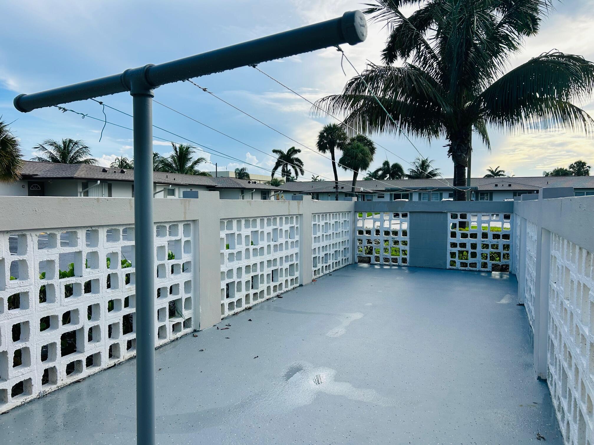 CRESTHAVEN VILLAS 15 CONDO - Residential