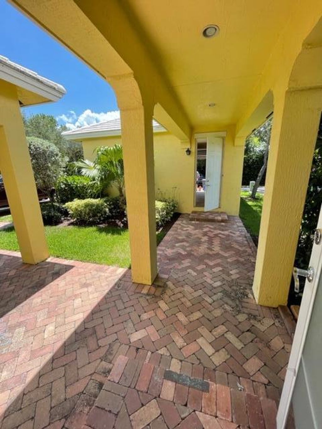 Photo of 148 W Bay Cedar Circle, Jupiter, FL 33458 (MLS # R10929558)