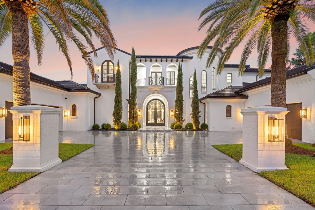 Photo of 111 Via Palacio, Palm Beach Gardens, FL 33418 (MLS # R11131411)