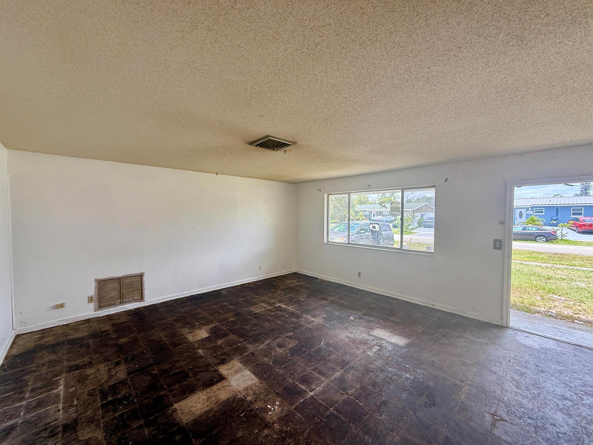 1376 Meadowbrook Drive