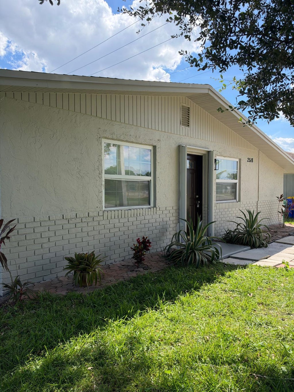 Photo of 2518 SE Harrison Street, Stuart, FL 34997 (MLS # B26082335)