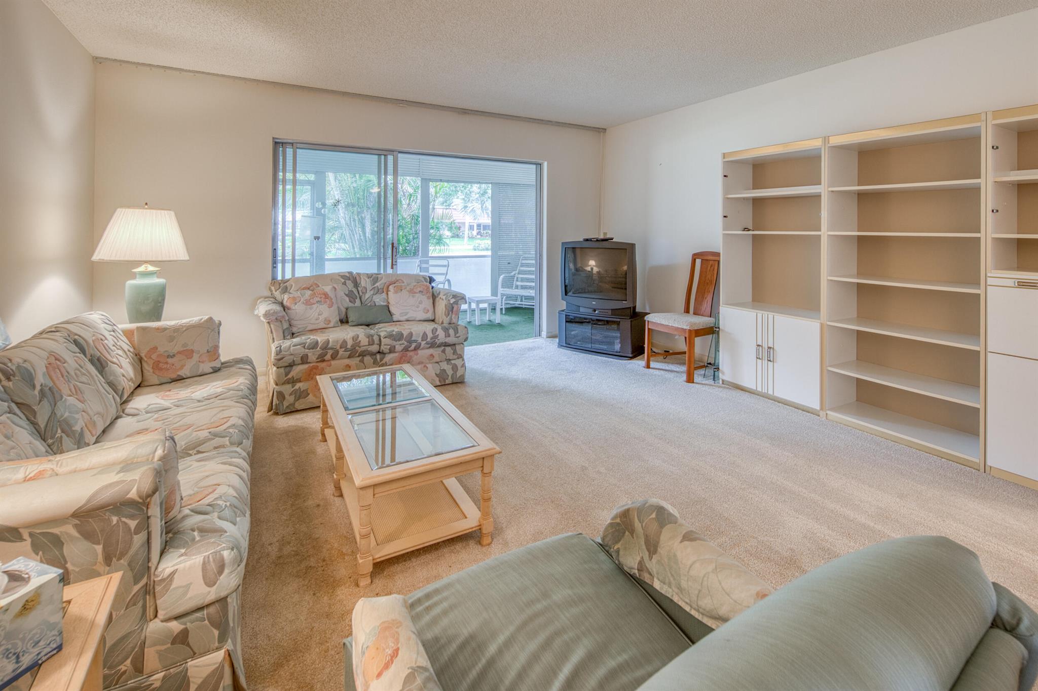 445 Franconia Circle, Lake Worth, FL, 33467/$165,000 4 445 Franconia Circle