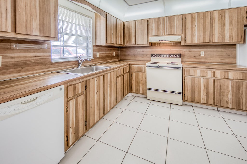 Photo of 445 Franconia Circle, Lake Worth, FL 33467 (MLS # R11108840)