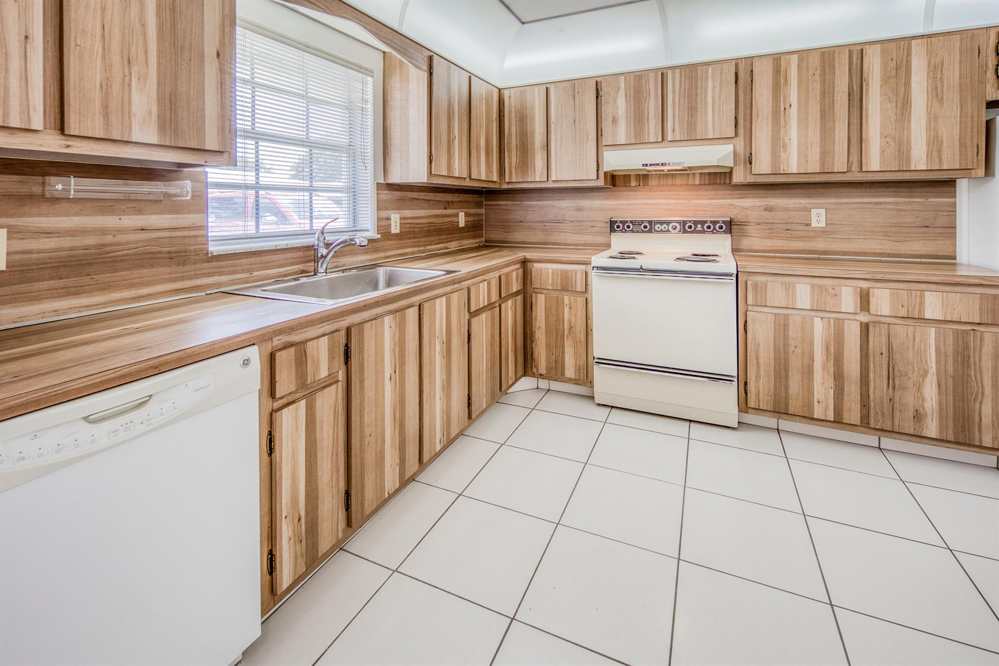 445 Franconia Circle, Lake Worth, FL, 33467/$165,000 2 445 Franconia Circle