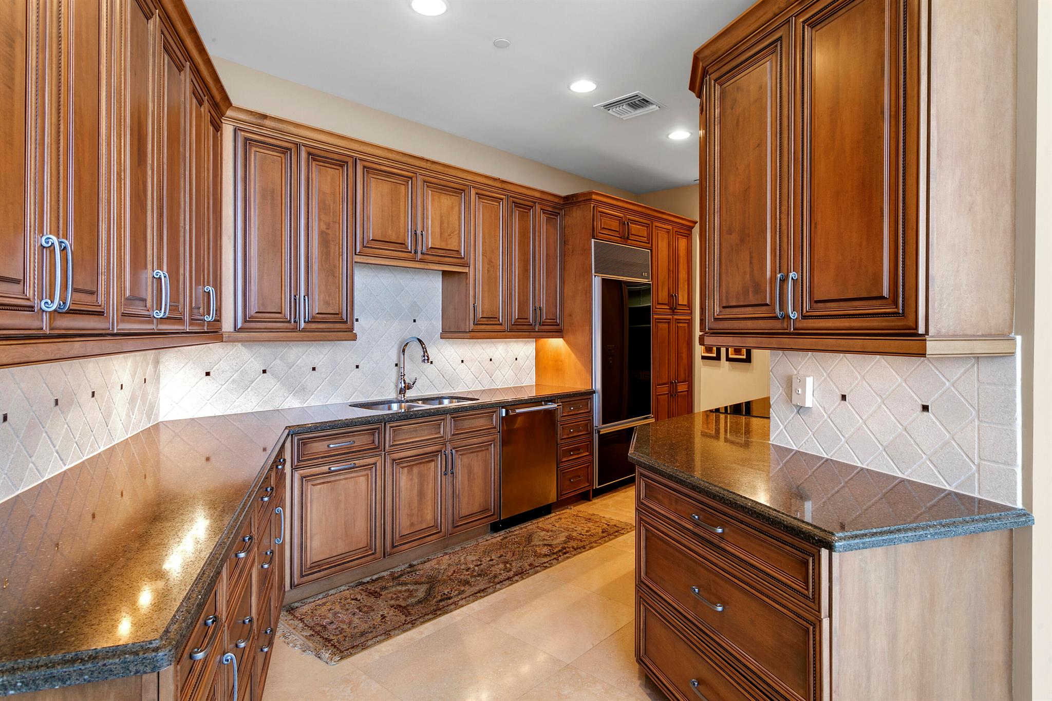 Photo 12 of 43 of 100 Lakeshore Drive Ph57 condo