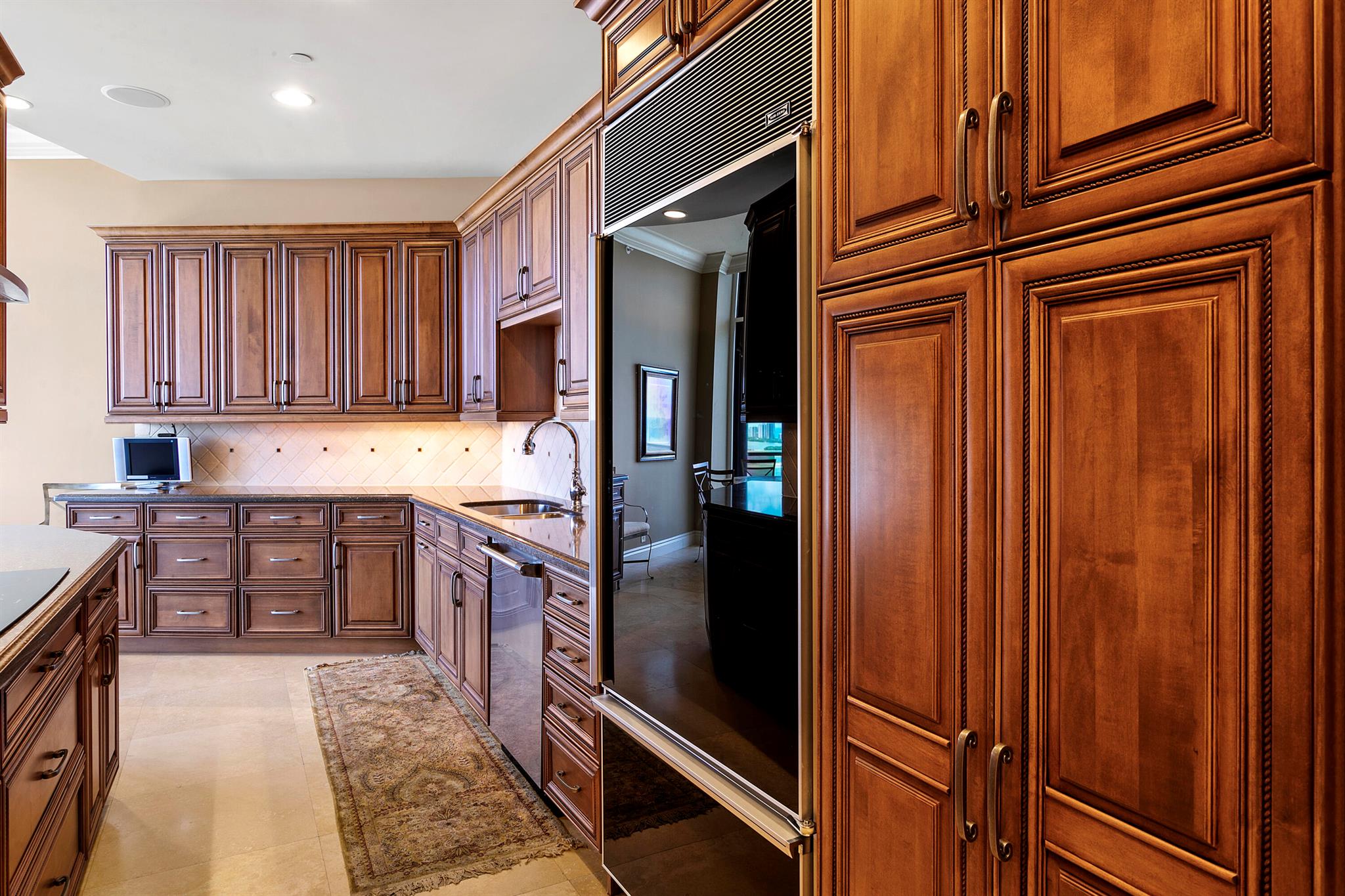 Photo 11 of 43 of 100 Lakeshore Drive Ph57 condo