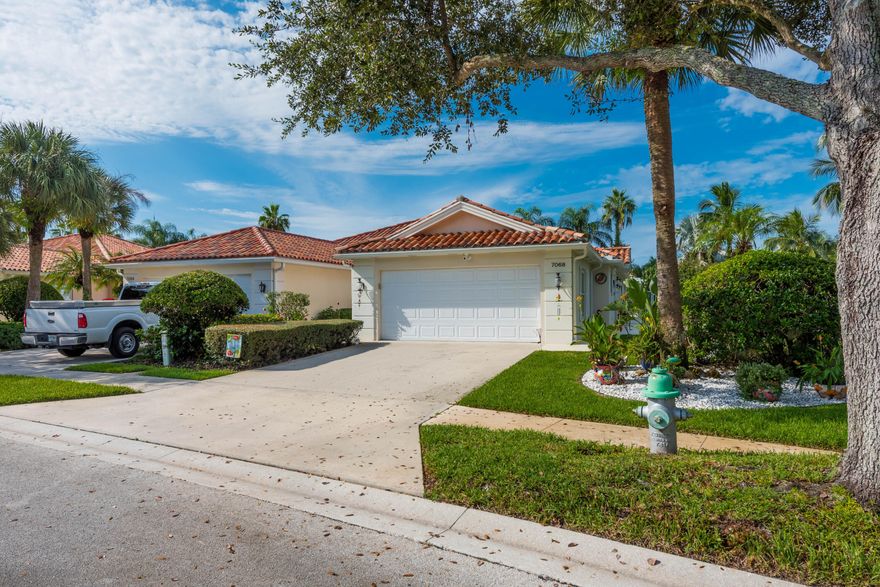 Riverwalk is a great community in the exclusive neighborhood tennis/pickleball, fitness center, library, salon, 3 swimming pool, and restaurant. Beautiful lakes and trails throughout the community and more. Rent includes cable and internet. Also, the furniture is negotiable or Furnished Seasonal Rent