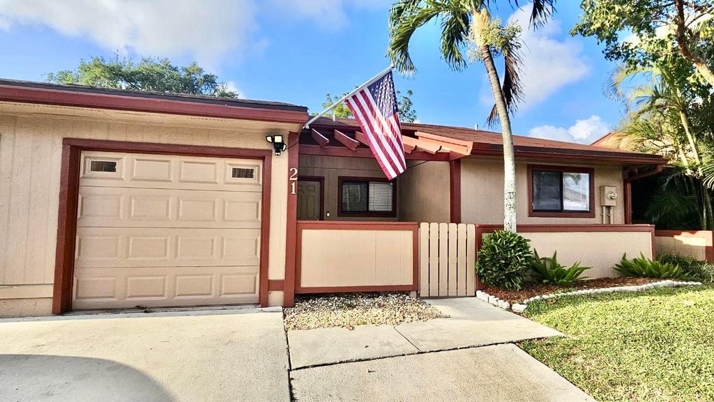 Photo of 21 Farnworth Drive, Boynton Beach, FL 33426 (MLS # R11139115)
