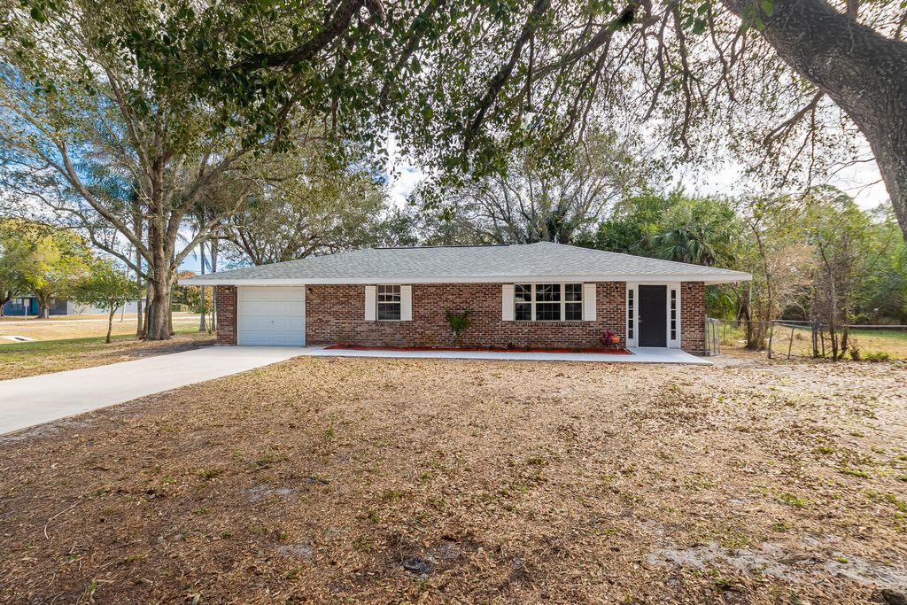 Photo of 2312 N 42nd Street, Fort Pierce, FL 34946 (MLS # R11161285)