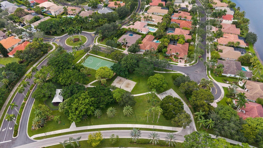 Photo of 2647 EDGEWATER Drive, Weston, FL 33332 (MLS # B26076030)