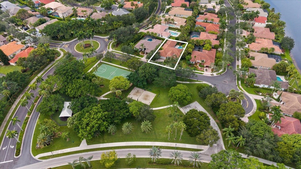 Photo of 2647 EDGEWATER Drive, Weston, FL 33332 (MLS # B26076030)