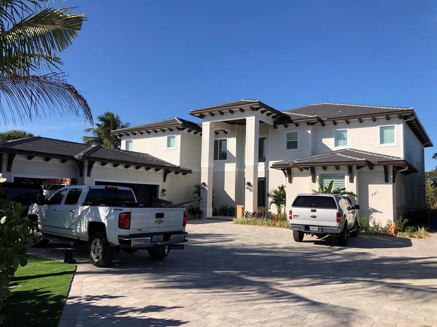 BRAND NEW WATERFRONT CONSTRUCTION! Views of the Jupiter Lighthouse from the second floor and 112' of deepwater access with NO FIXED BRIDGES! True chef's kitchen with full size Thermador refrigerator and freezer, dual cook islands with 60'' Wolfe gas range and dual dishwashers. Expansive great room with views of custom saltwater infinity pool. Customized inside and out in true Palm Beach chic style!