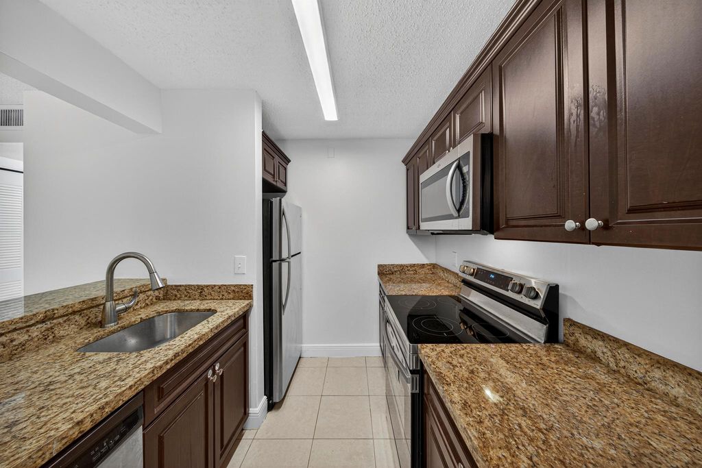 Photo of 913 Meadows Circle, Boynton Beach, FL 33436 (MLS # R11112799)