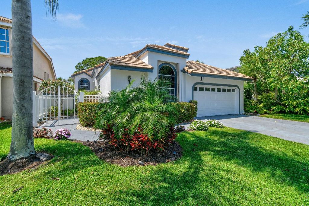 Photo of 6867 Briarlake Circle, Palm Beach Gardens, FL 33418 (MLS # R10976061)