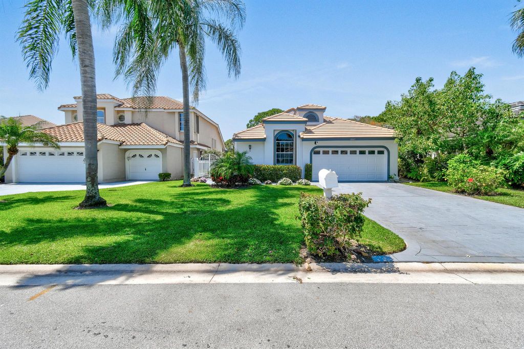 Photo of 6867 Briarlake Circle, Palm Beach Gardens, FL 33418 (MLS # R10976061)