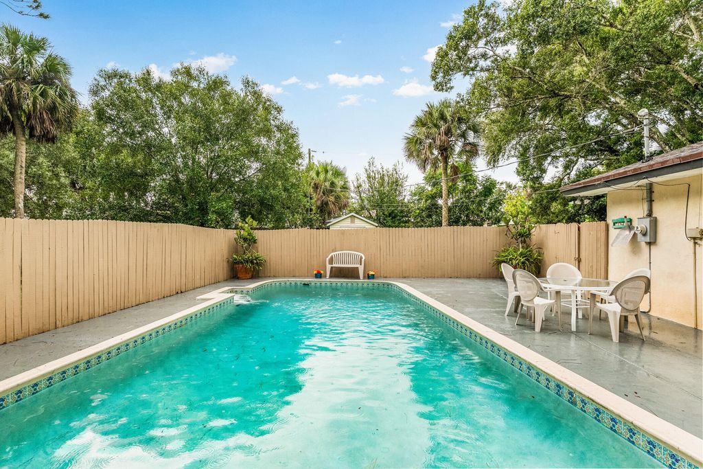 Photo of 4153 SW 1st St Street SW, Vero Beach, FL 32968 (MLS # B26012432)