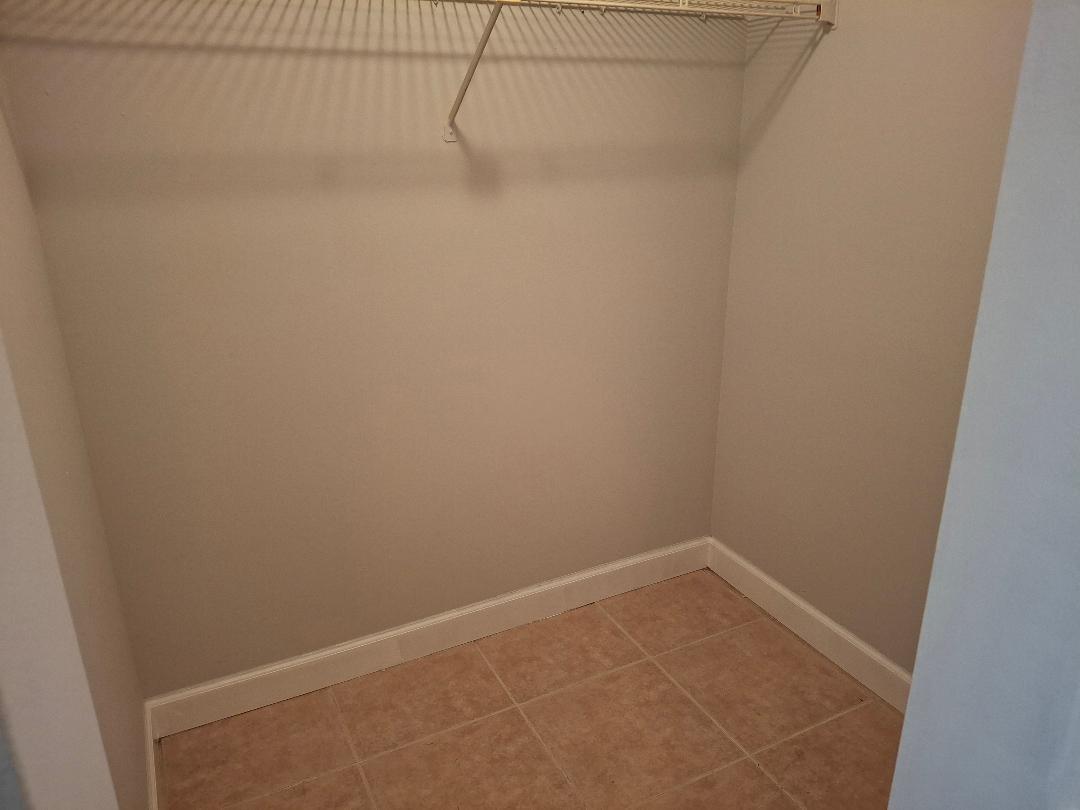 Lake Emerald Condo - Residential Lease