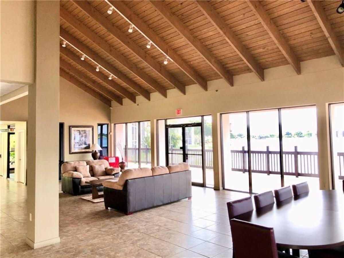 Lake Emerald Condo - Residential Lease