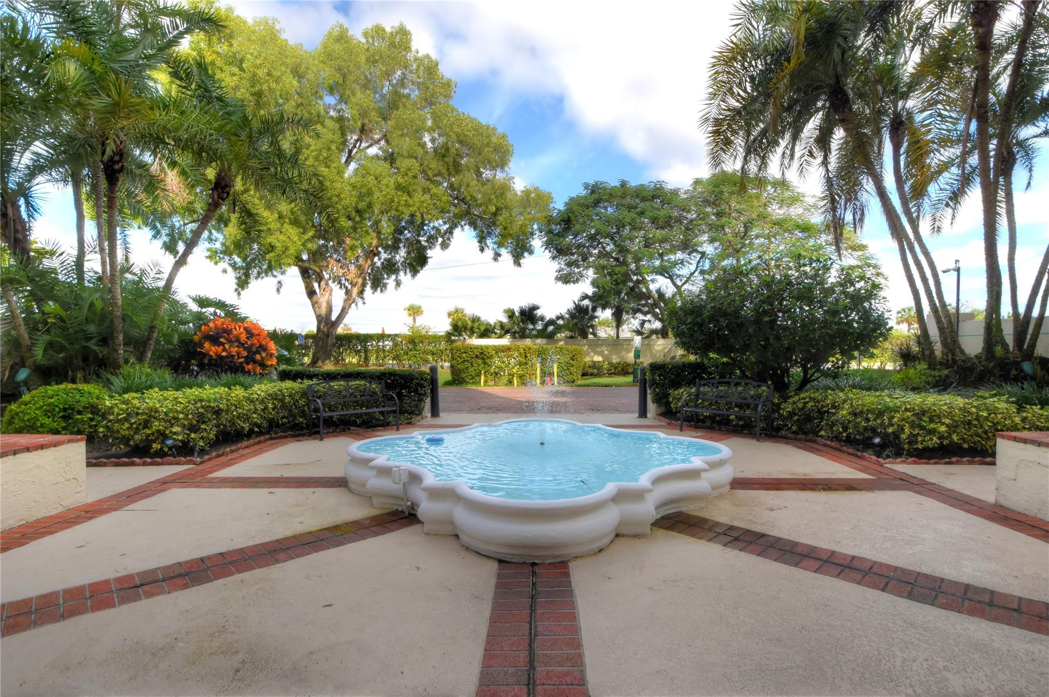 Lake Emerald Condo - Residential Lease