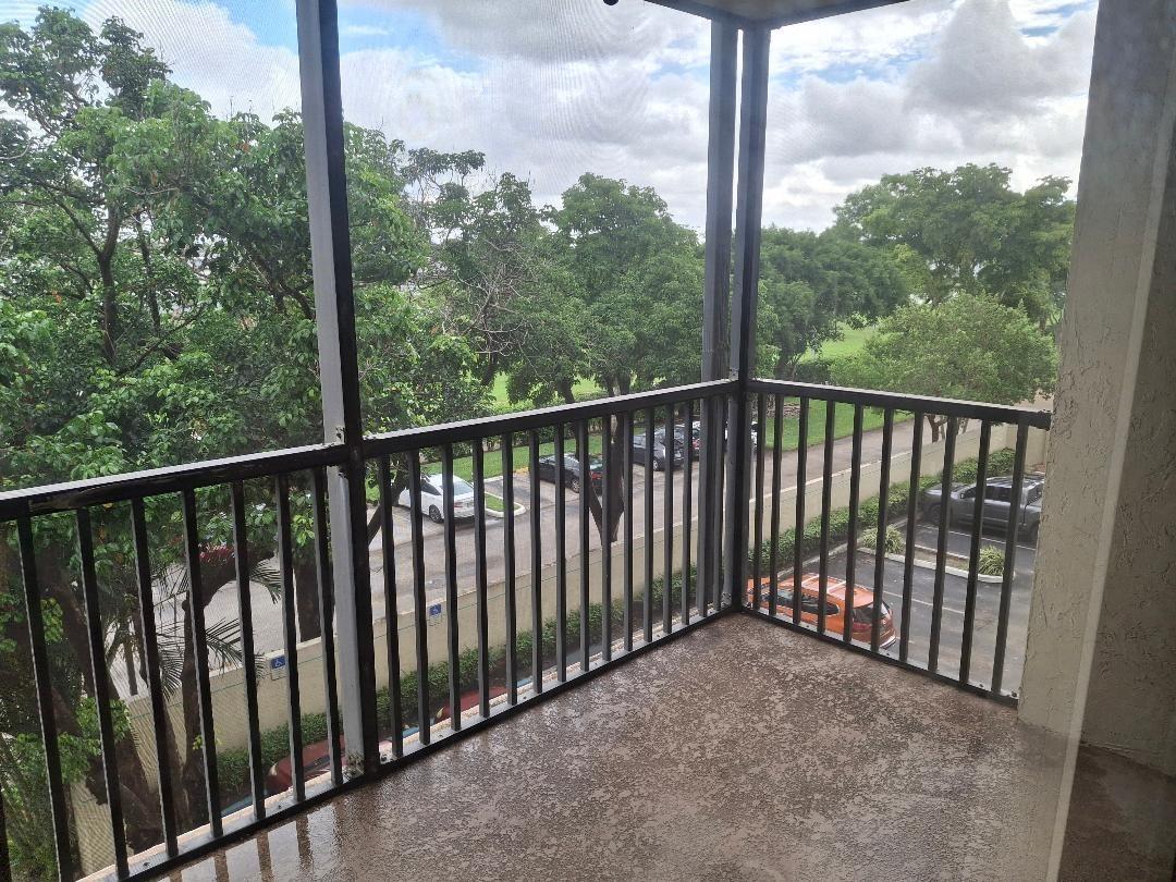 Lake Emerald Condo - Residential Lease