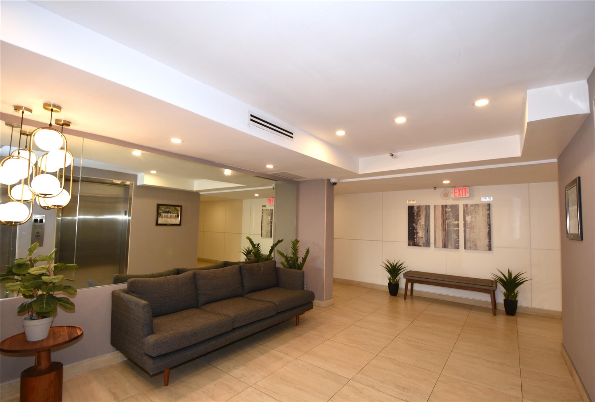 Lake Emerald Condo - Residential Lease