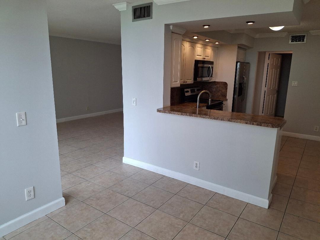 Lake Emerald Condo - Residential Lease