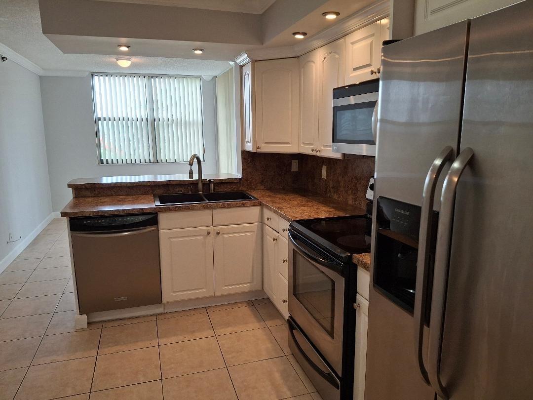 Lake Emerald Condo - Residential Lease