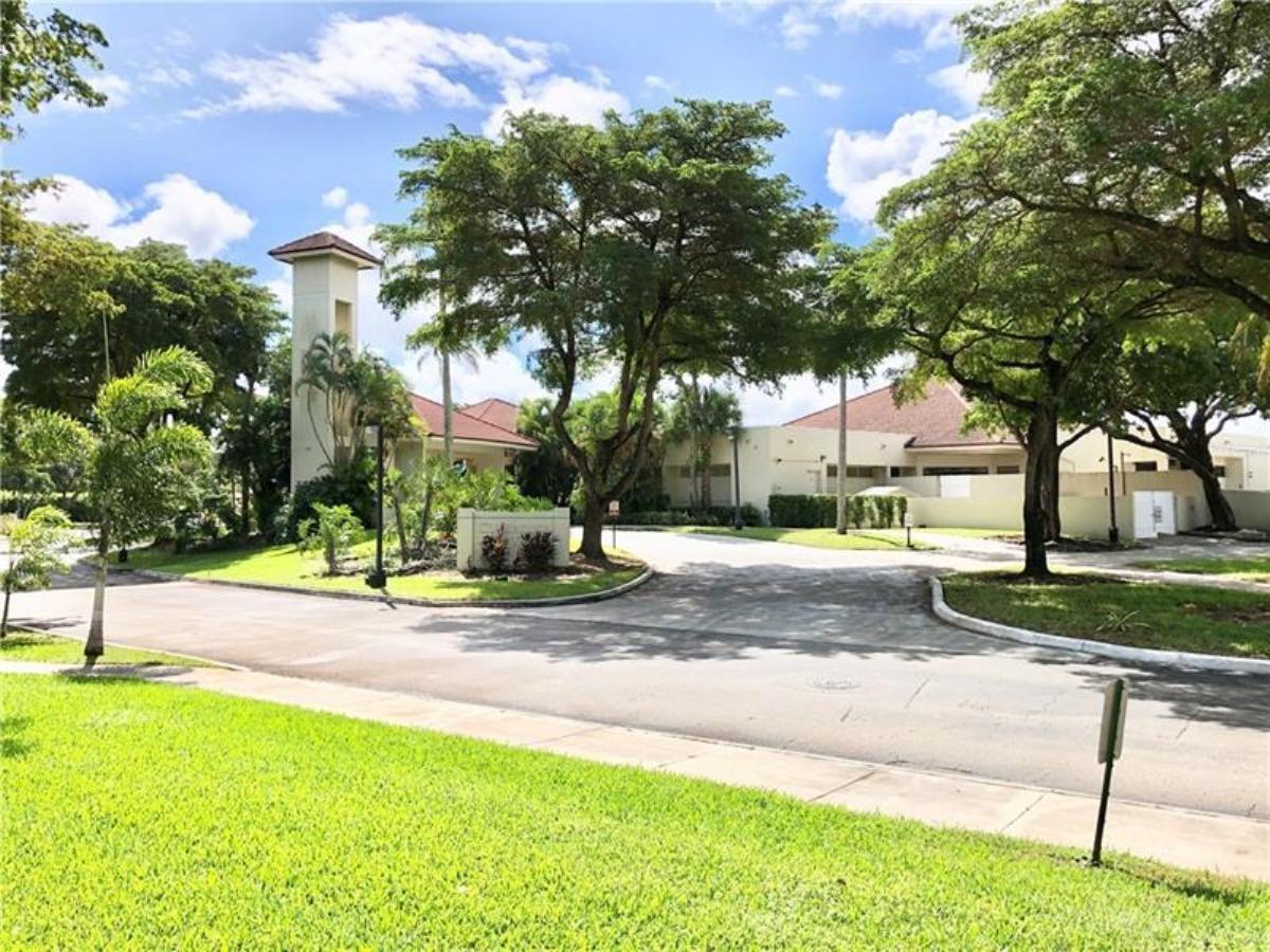 Lake Emerald Condo - Residential Lease