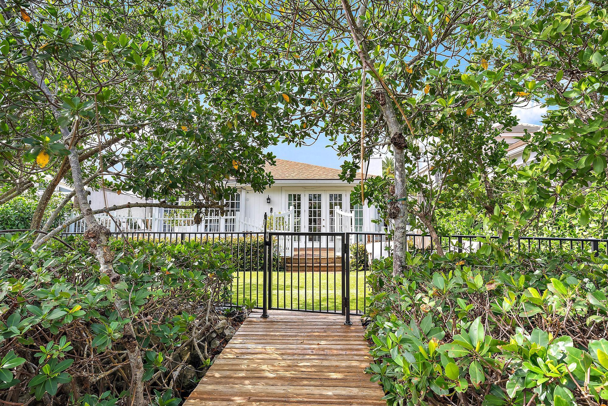 BAYTOWNE OF JONATHANS LAN - Residential