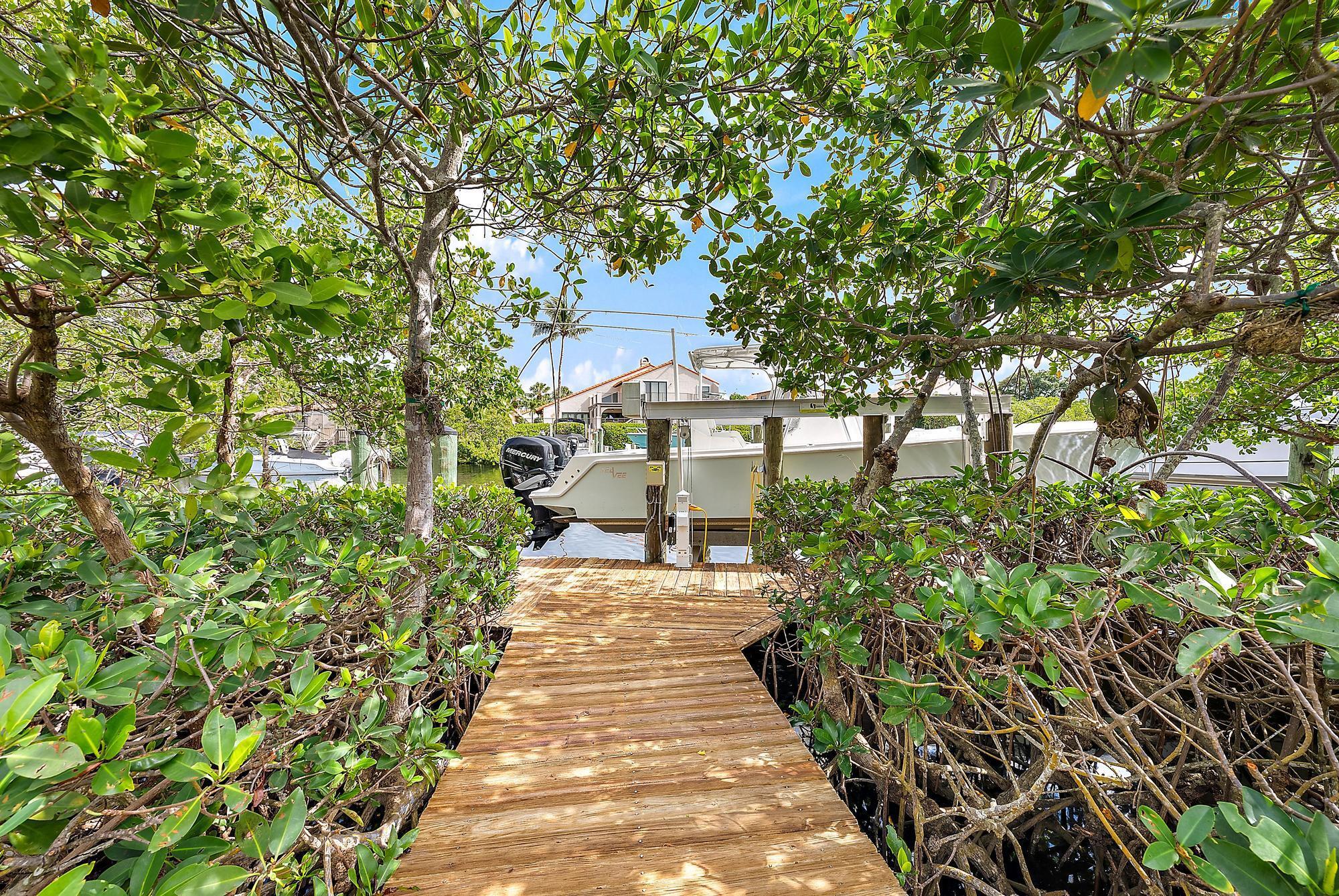 BAYTOWNE OF JONATHANS LAN - Residential