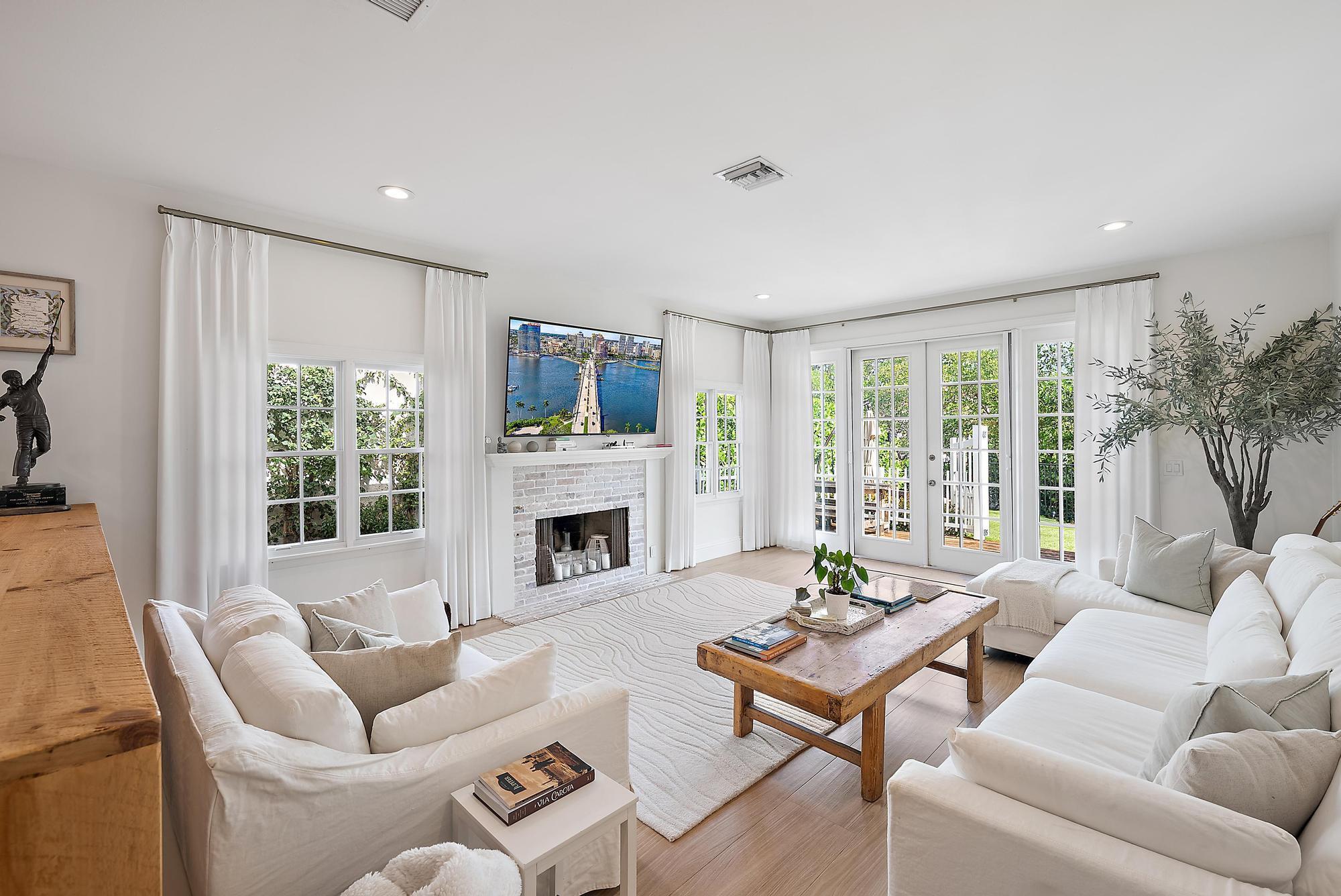 BAYTOWNE OF JONATHANS LAN - Residential