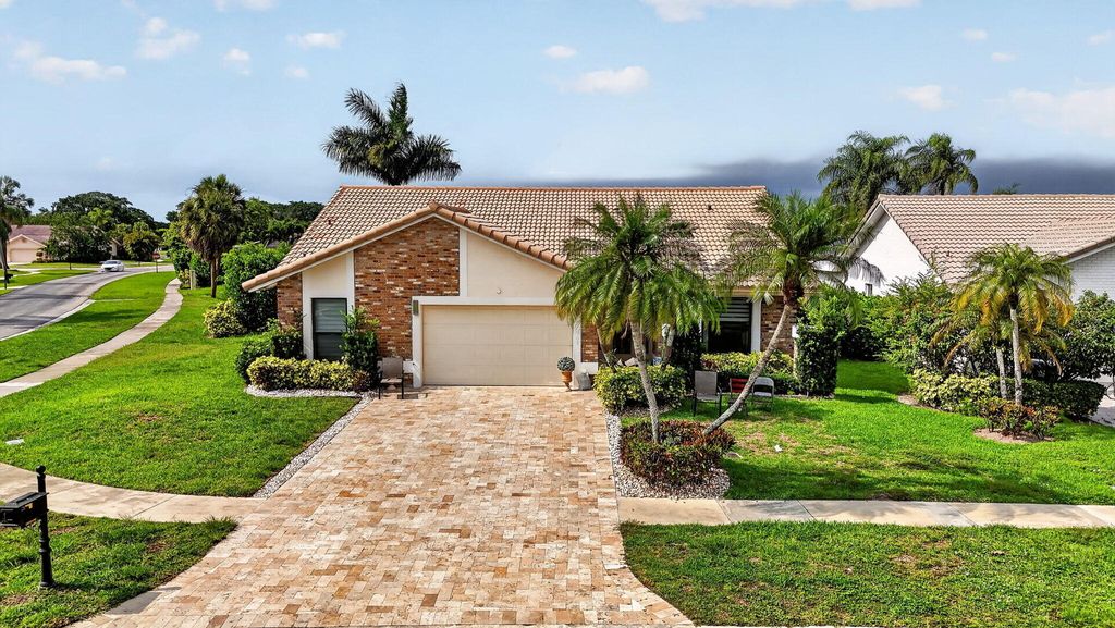 Photo of 10065 Camelback Lane, Boca Raton, FL 33498 (MLS # B26046966)