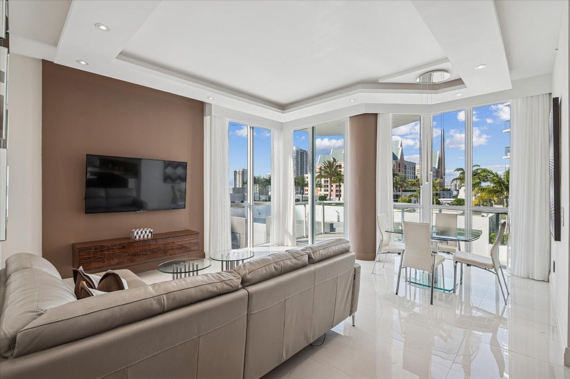 111 SE 8th Avenue 1005