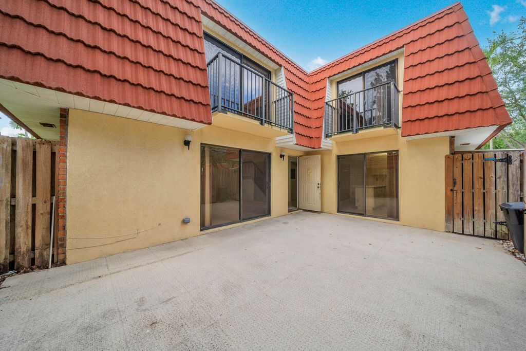 Photo of 713 NW 99th Circle, Plantation, FL 33324 (MLS # B26032660)