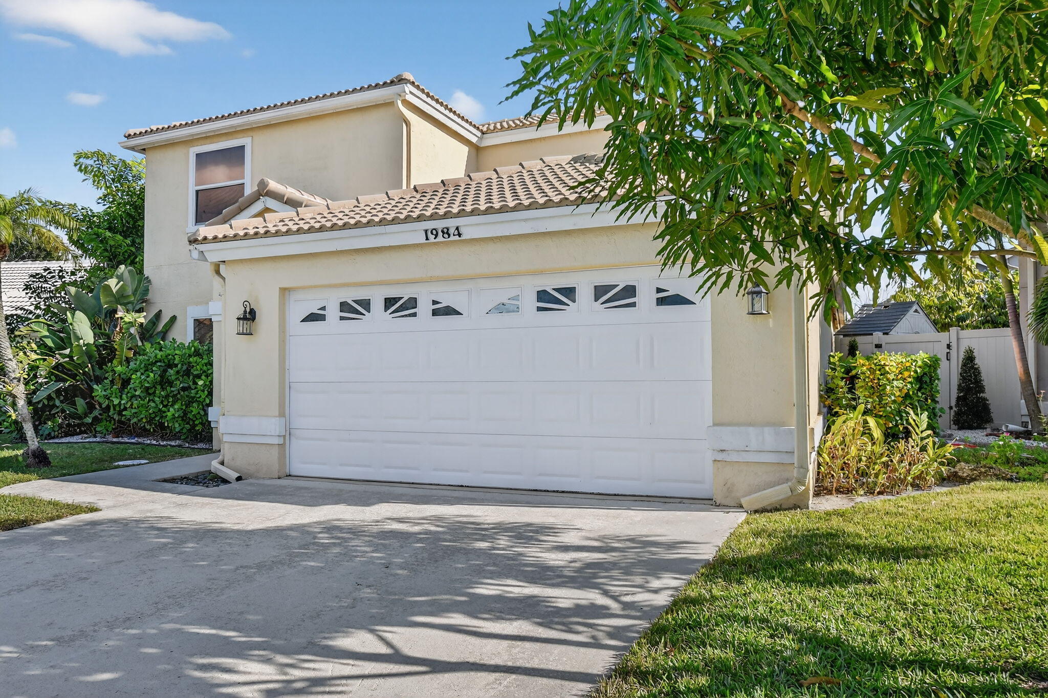 1984 White Coral Way